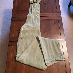 American Eagle women’s/junior overalls.